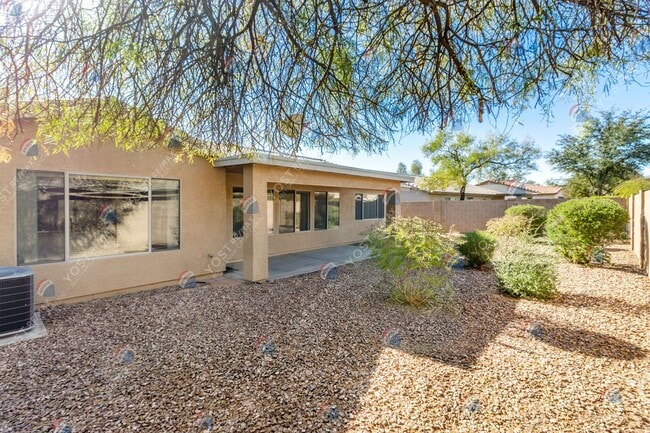 Building Photo - Charming home with great move in special! ...