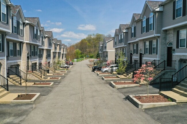 Building Photo - 2 Bed 1.5 Bath Townhouse for Rent in Monac...