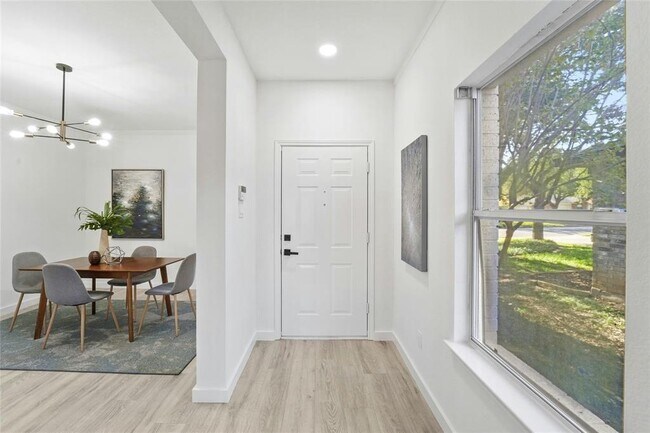 Building Photo - 2537 Vernell Way