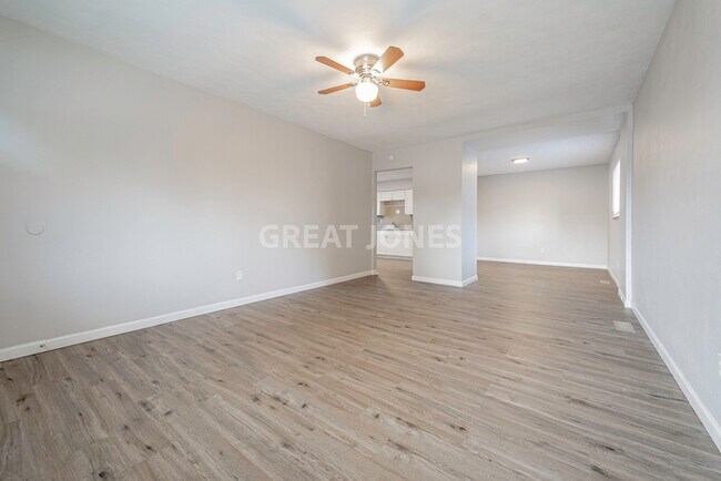 Building Photo - Charming