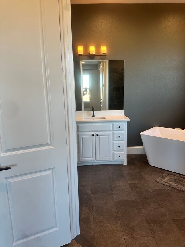 Building Photo - open concept 4bd - rent to own