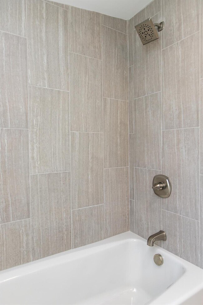 Building Photo - 564 Claymont Dr