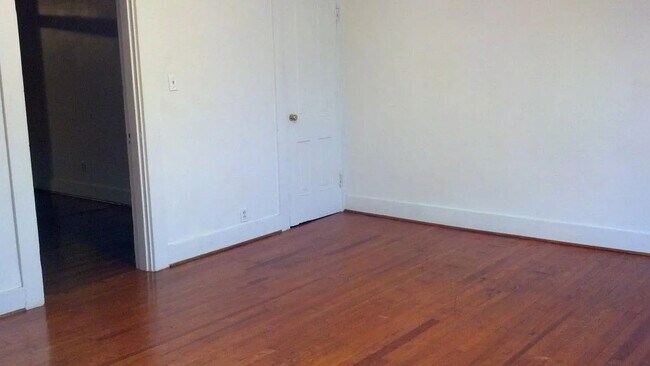 Building Photo - 105-4 E Main St