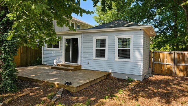 Building Photo - 416 S College Ave