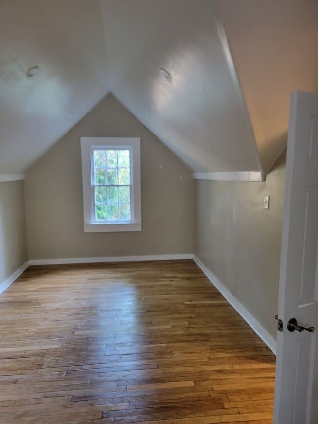 Building Photo - Beautiful 4 bedroom home in Midtown