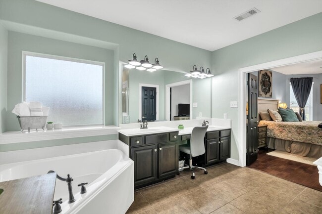 Building Photo - 8810 Tumblewood Dr