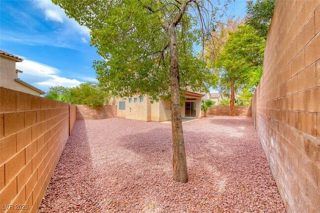 Building Photo - 5567 Cortu Ave