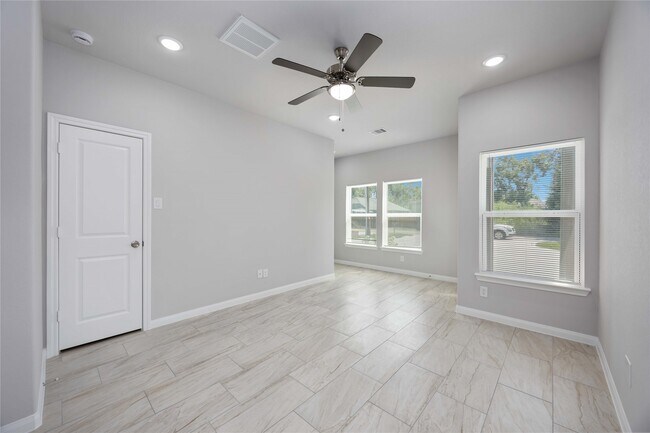 Building Photo - 7987 Chateau St
