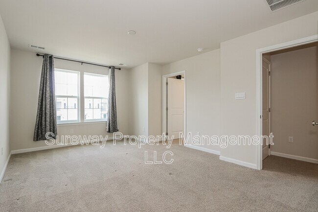 Building Photo - 66 Arlotta St