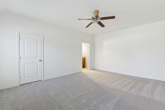 Building Photo - 233 Firefly Dr