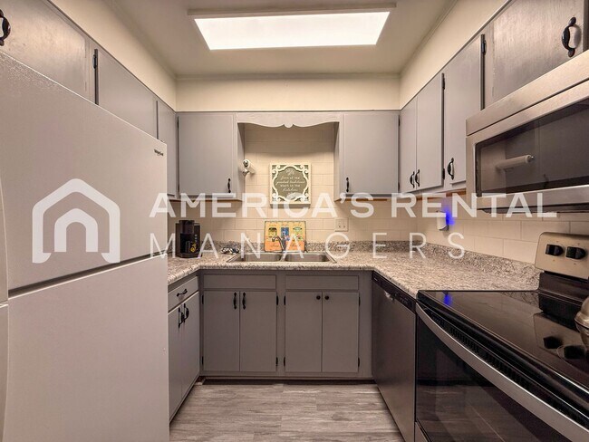 Building Photo - Fantastic 1 Bedroom, 1 Bath Condo for Rent...