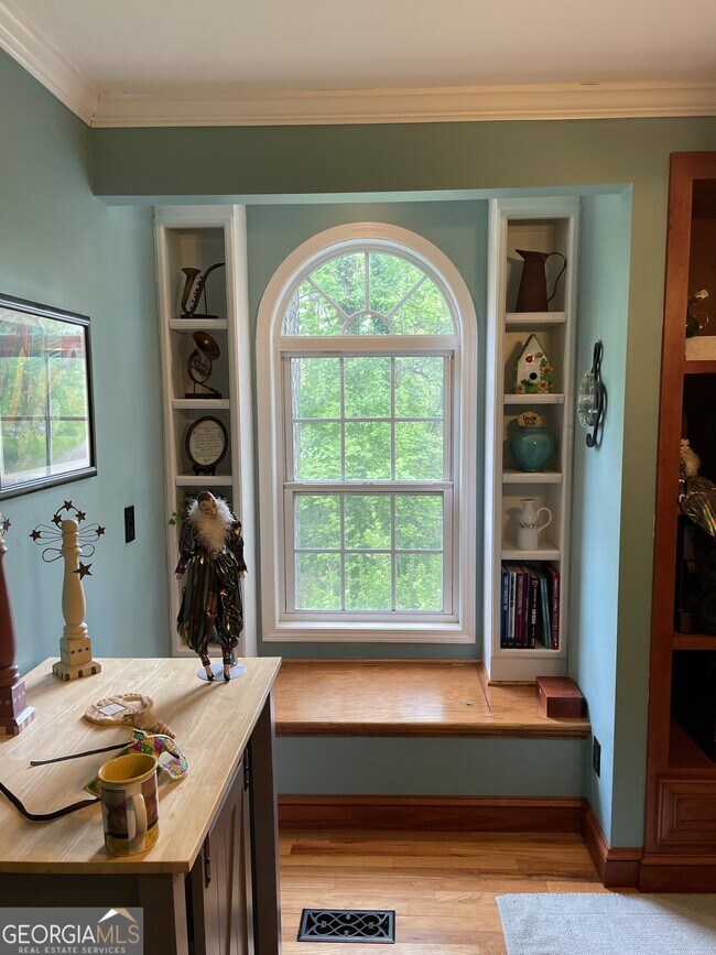 Building Photo - 3666 Lakewood Ct