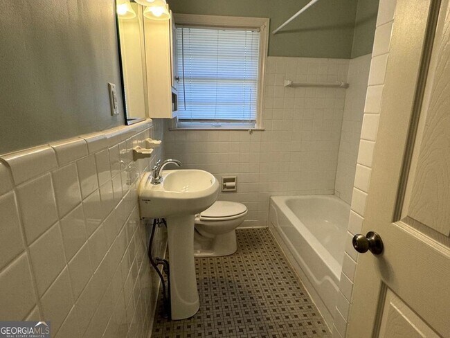 Building Photo - 2157 Settle Cir SE