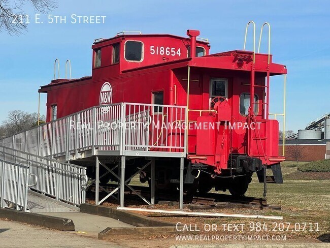 Building Photo - 211 E 5th St