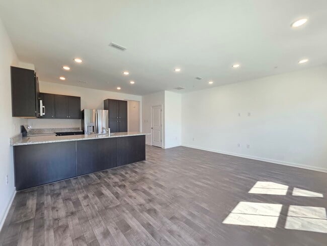 Building Photo - 222 Clement Lp