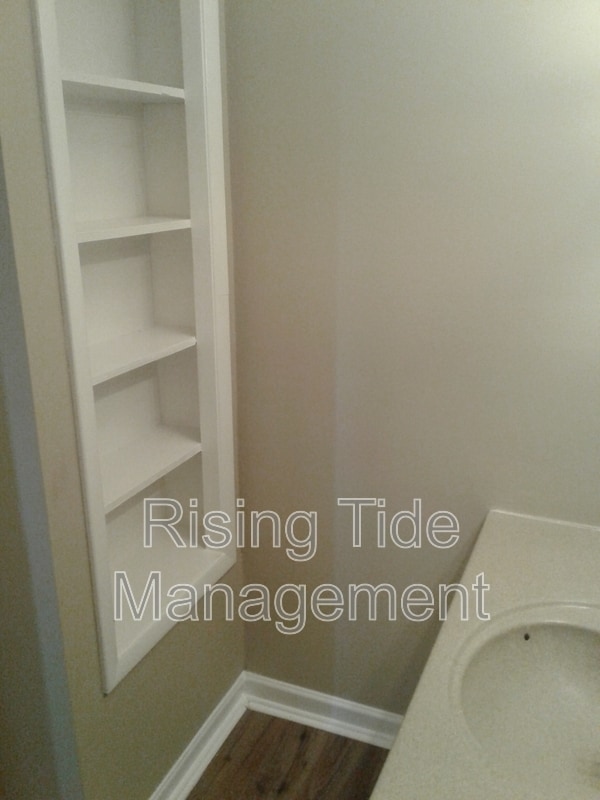 Building Photo - 8905 Valley Hill Dr