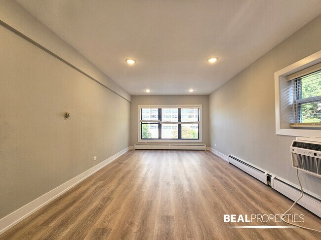 Building Photo - 553 W Stratford Pl