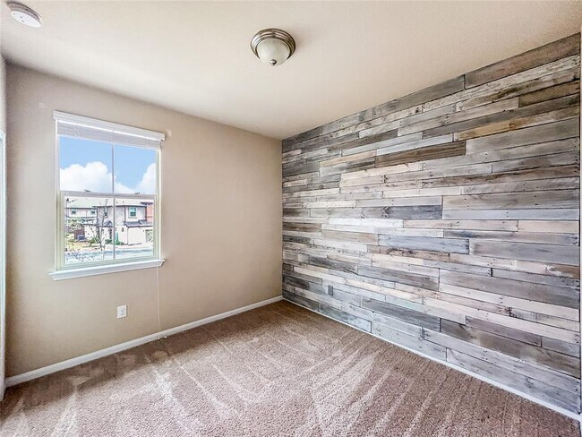 Building Photo - 2880 Donnell Dr