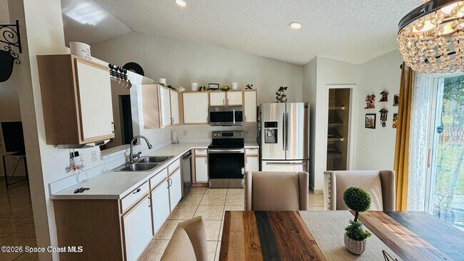 Building Photo - 815 Tyrol Ave NW