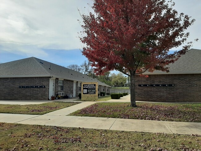 Primary Photo - 210 S Husband St