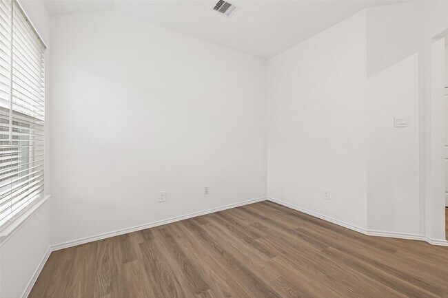Building Photo - 27410 Oceanus Springs Dr
