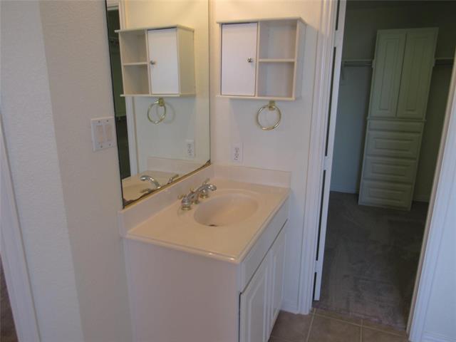 Building Photo - 1023 Candlewood Tr