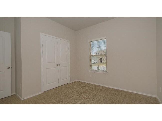 Building Photo - 13824 Rock Island Trl
