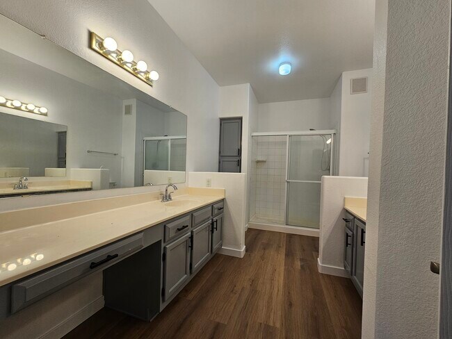 Master Bath - 15050 N Thompson Peak Pkwy