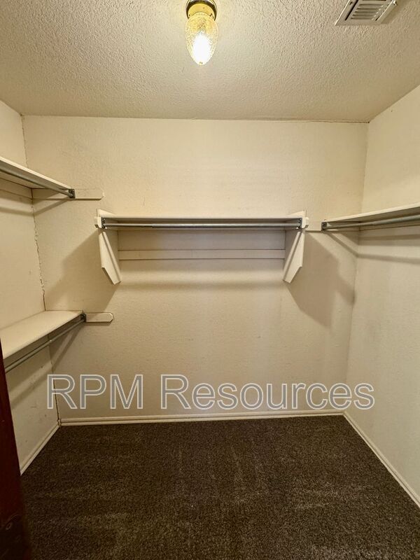 Building Photo - 2129 Harbor Dr