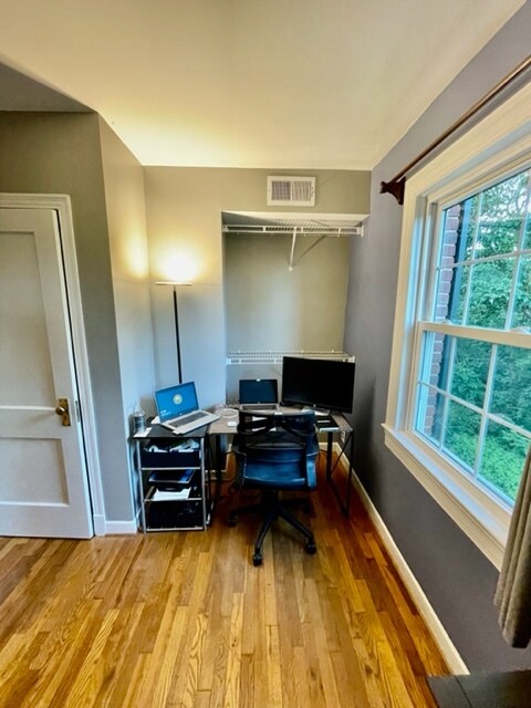 Building Photo - 1500 S Barton St