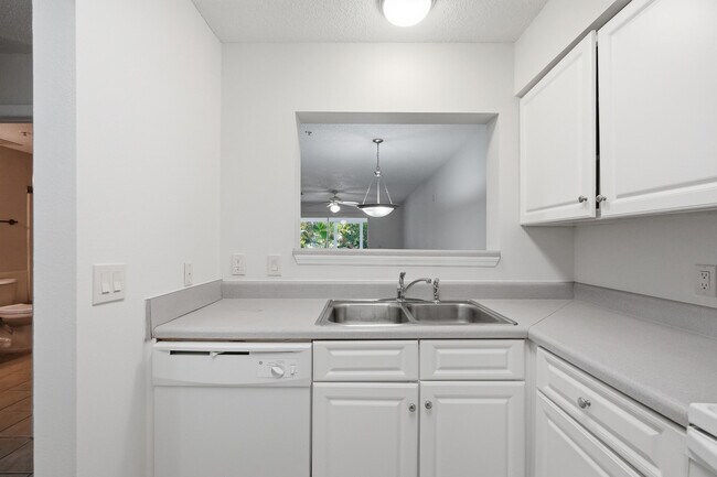 Building Photo - 4270 Calinda Ln