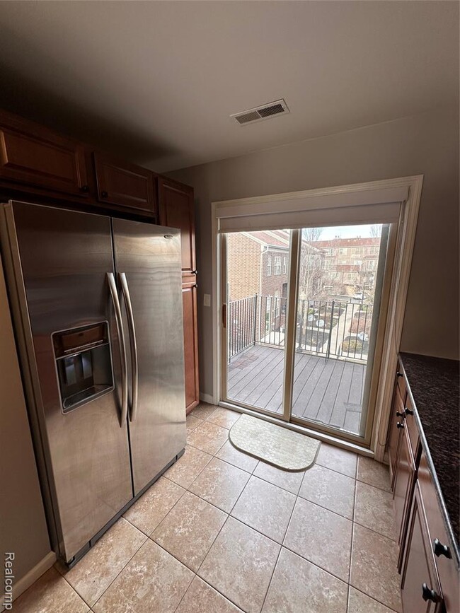 Building Photo - 4240 Maple St