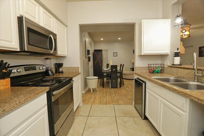 Building Photo - 13117 Vickery St