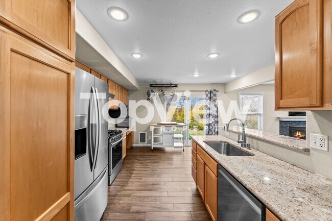 Building Photo - 10110 Clear Creek Rd