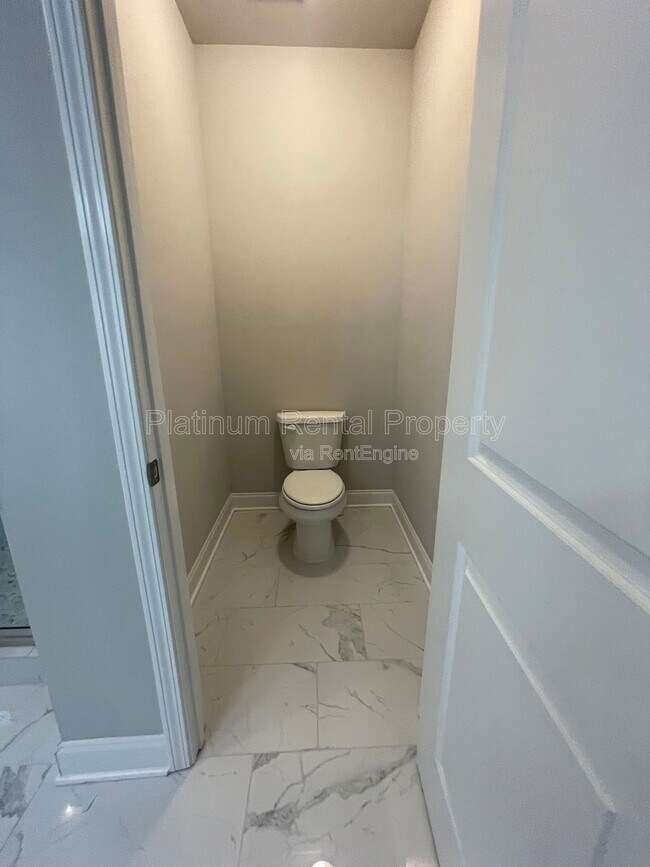 Building Photo - 8225 Crooked Crk Dr