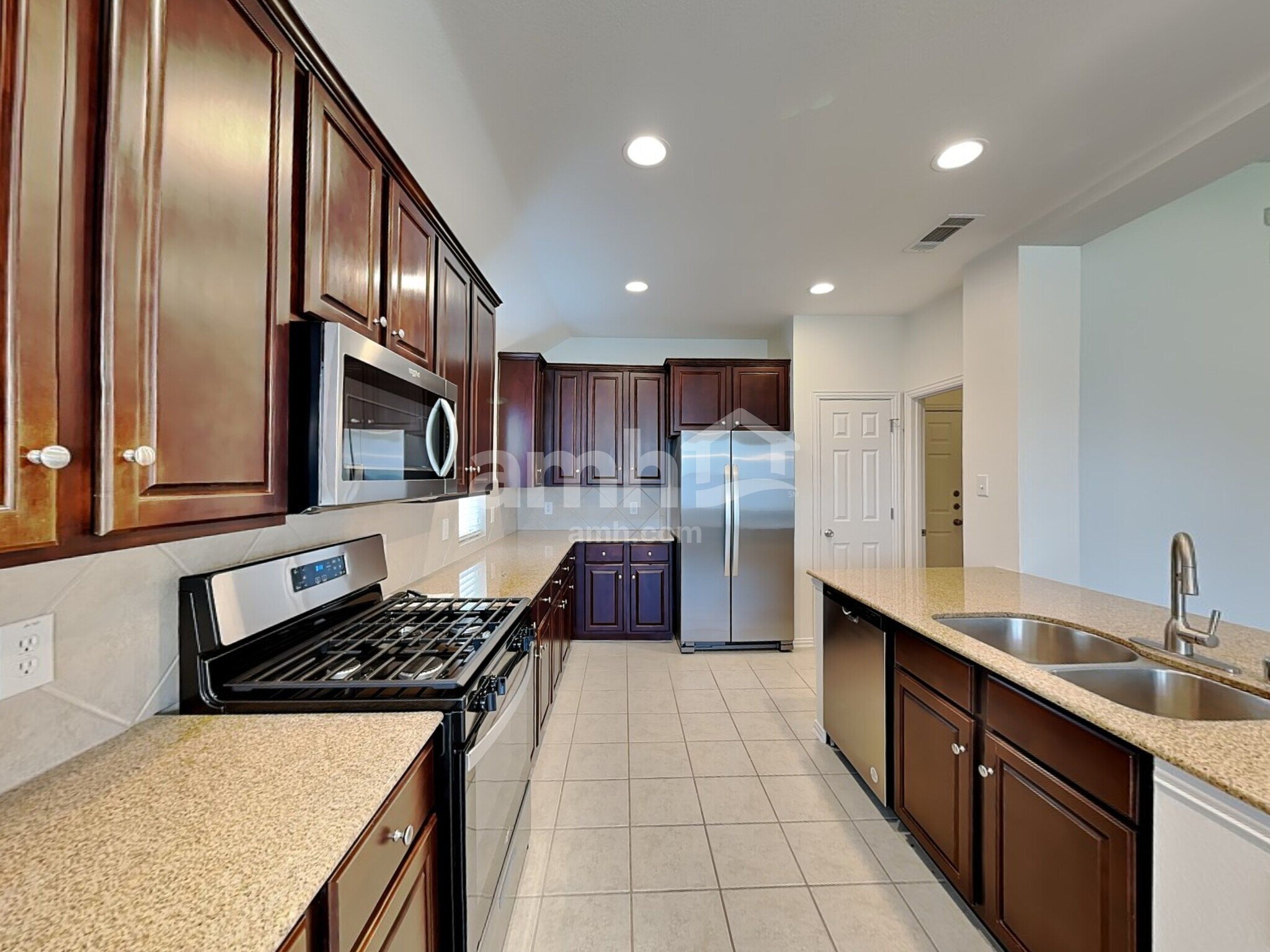 Building Photo - 313 Hawthorn Dr