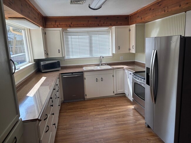 Building Photo - BE-0110