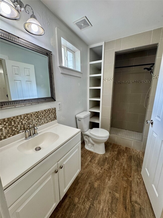 Building Photo - 814 1/2 W 21st St