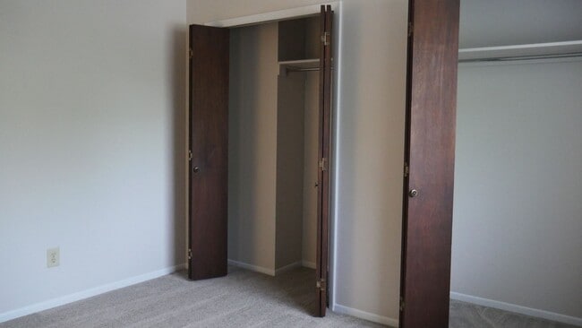 Building Photo - Single Family 3 Bed, 2 Bath w/ Big Backyar...
