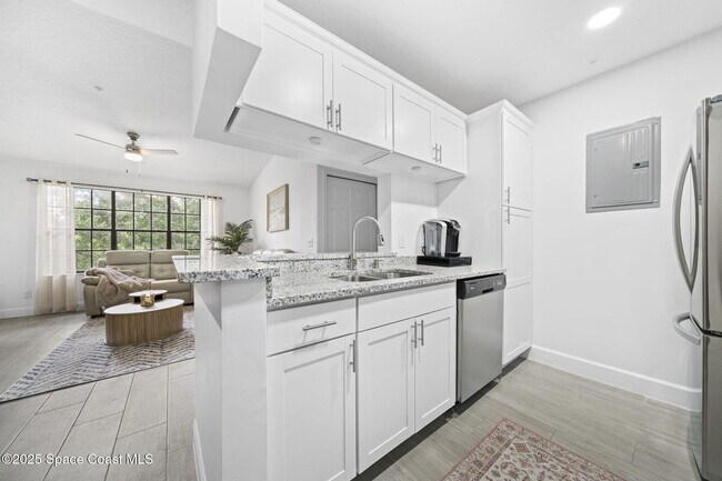 Building Photo - 7667 N Wickham Rd