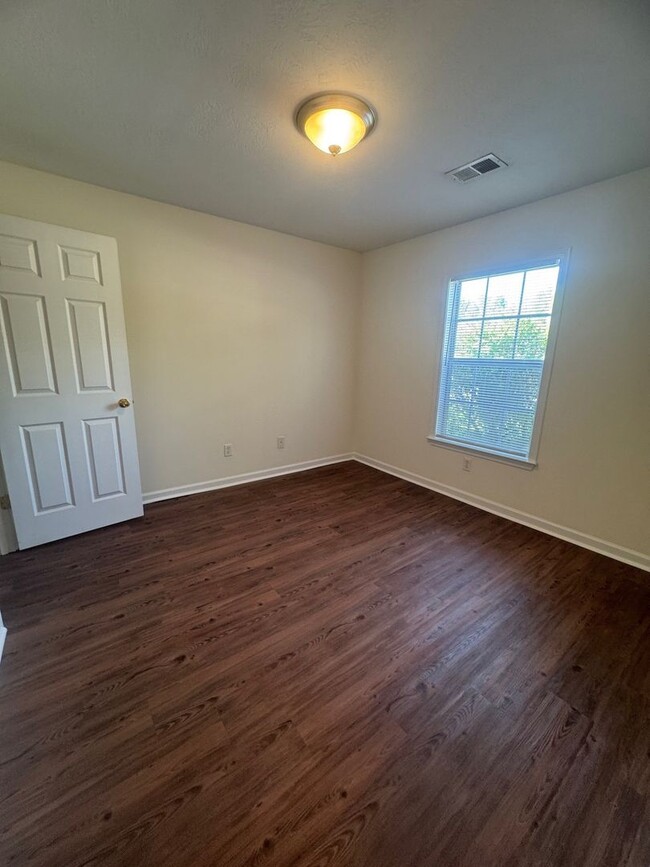 Building Photo - 104 Ansley Ct