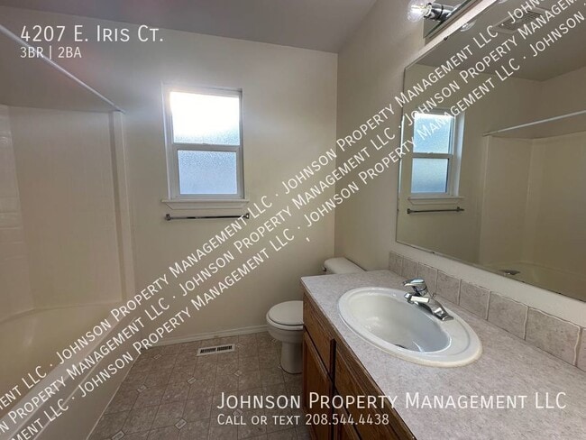 Building Photo - 4207 E Iris Ct
