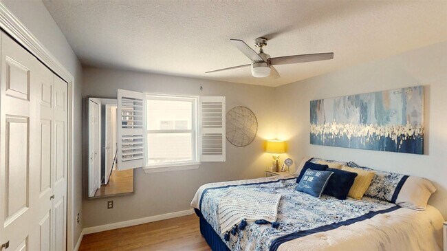 Building Photo - 13202 Gulf Beach Dr