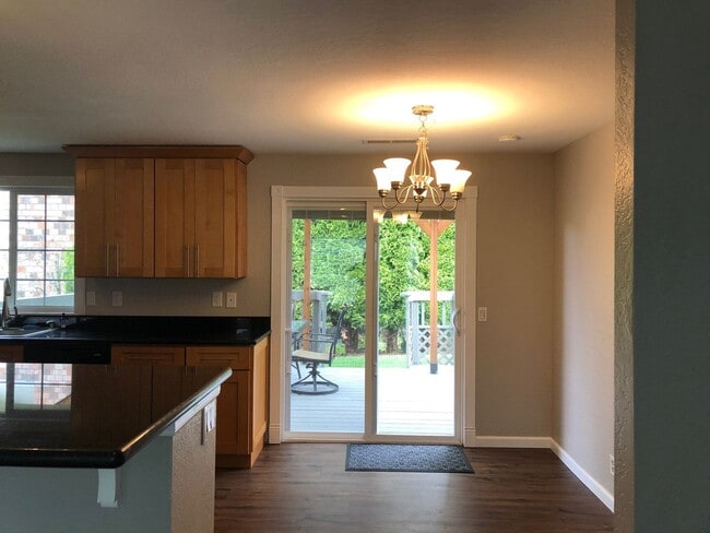 Building Photo - CUTE House with fenced yard & AIR-CONDITIONING in Lynnwood/N Bothell area