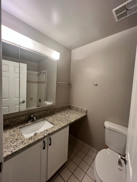 Building Photo - 5550 Abbey Dr