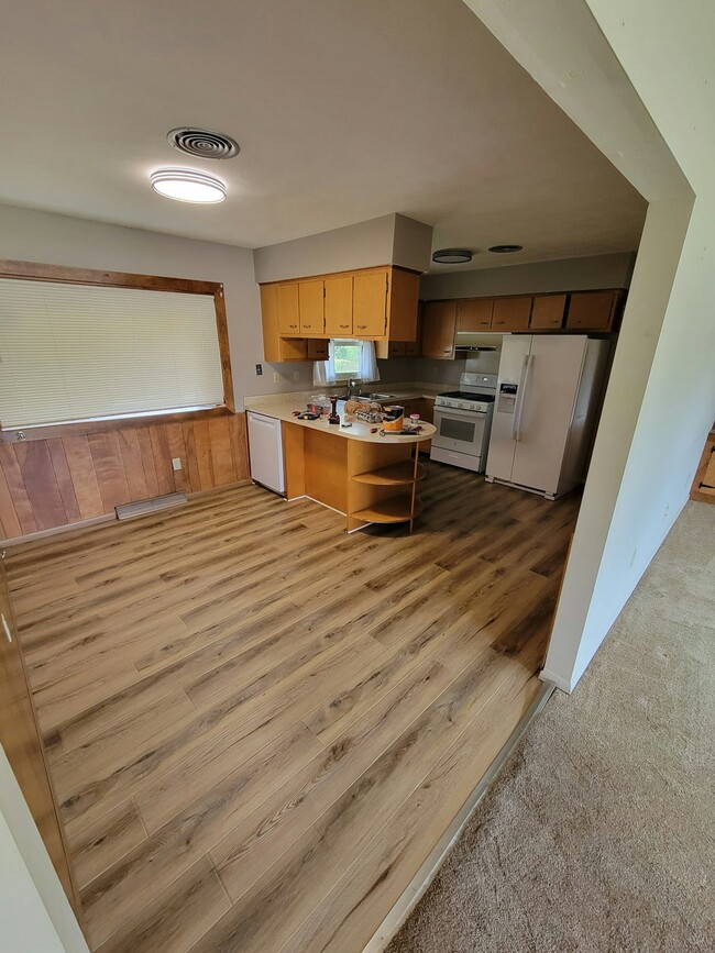 Building Photo - 535 Wagoner Dr