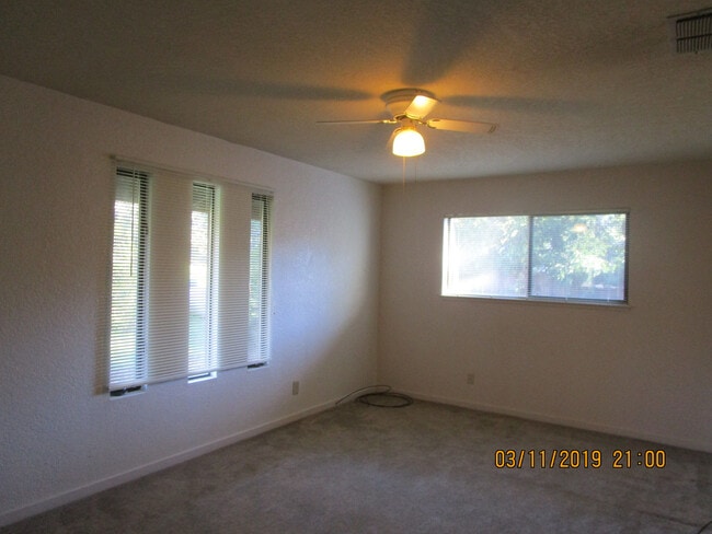 Building Photo - INCREDIBLE LOCATION!!! Quaint and Quiet an...