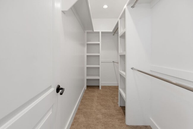 Building Photo - 3-bedroom 3.5 Coronado Village home near schools