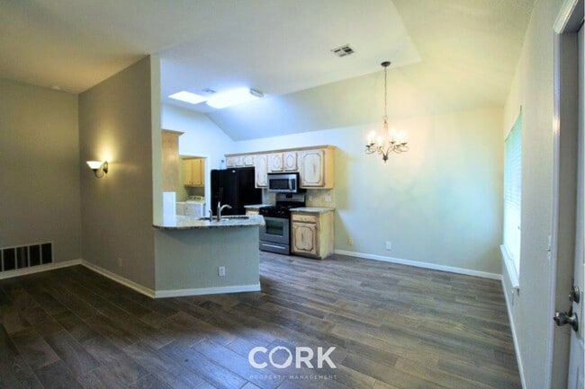 Building Photo - 927 Castle Rd