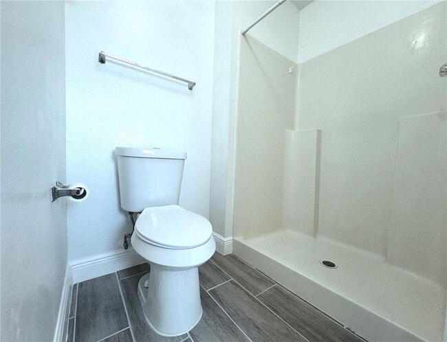 Building Photo - 2405 Queenswood Cir
